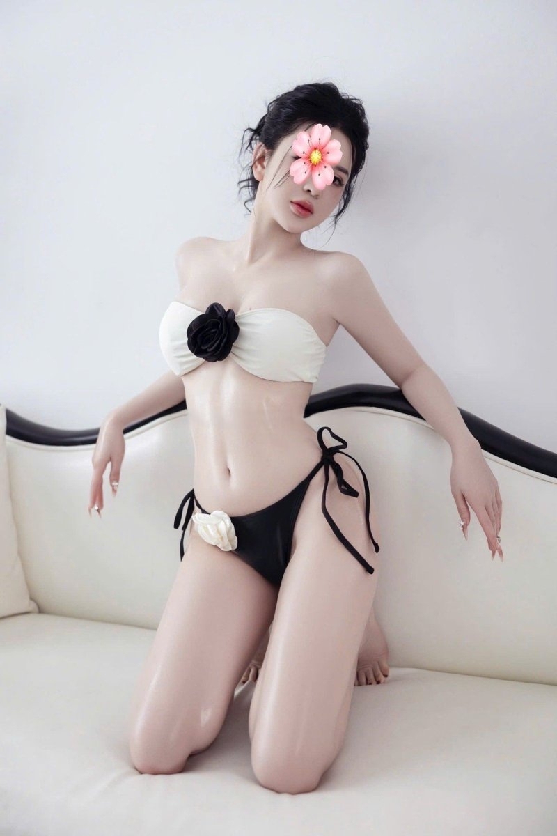 MOCHI - GÁI XINH VỚI BODY KHÔNG THỂ TUYỆT VỜI HƠN - YÊU CHIỀU CHECKER SỐ 1