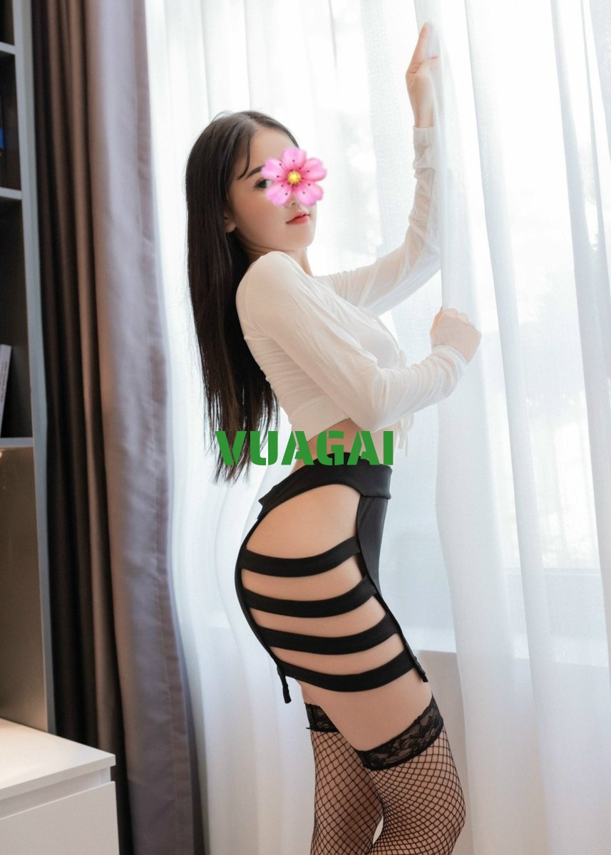 THÚY LAN 2K4 - GÁI XINH SIÊU NGOAN SIÊU CHIỀU KHÁCH LÊN SÓNG - DÂM ĐÁNG TÌNH CẢM