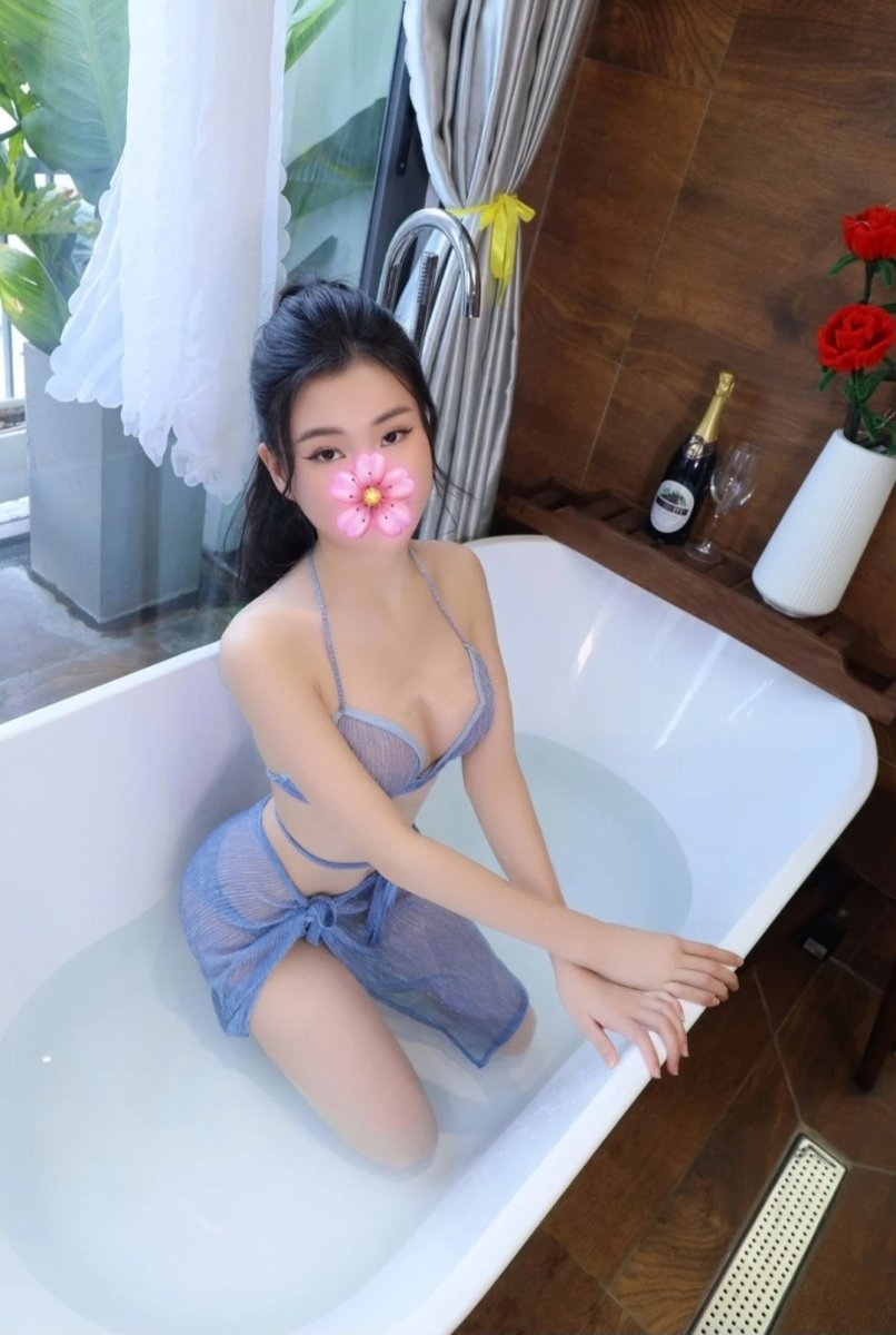 KHÁNH VY - Girl Xinh Dáng Chuẩn Da Trắng Vú To - Ngọt Ngào Tình Cảm