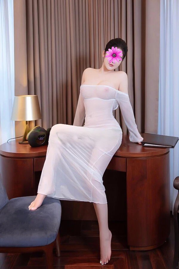 QUỲNH ANH - GÁI XINH NGOAN HIỀN CHIỀU KHÁCH - VÚ TO MÔNG CONG - CỰC KÌ DÂM ĐÃNG - NƯỚC NÔI LÊNH LÁNG